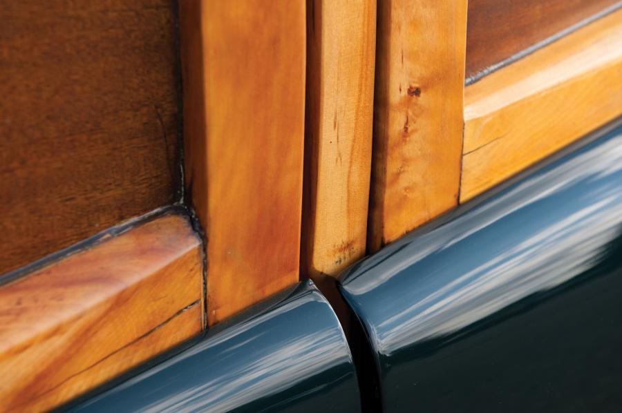  Buick Super Estate Wagon 1947 года  (фото 10 из 25)